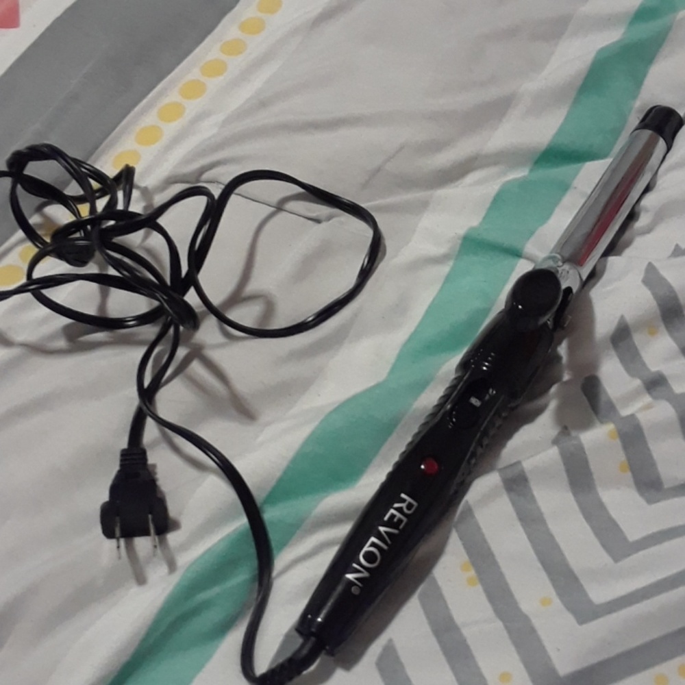 NEW!! Revlon curling iron